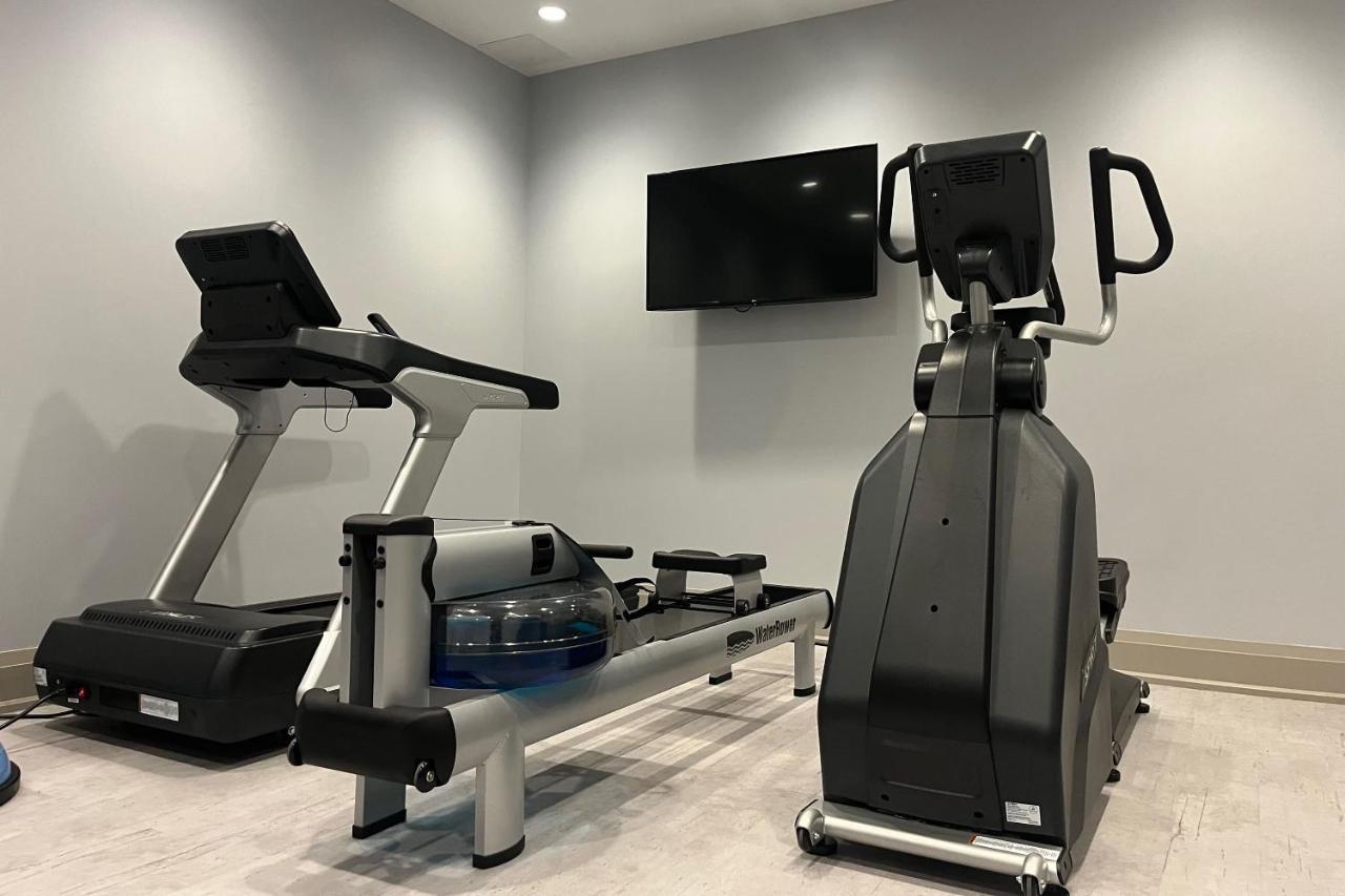 124 On Queen Hotel & Spa Niagara-on-the-Lake المظهر الخارجي الصورة A treadmill and elliptical trainer