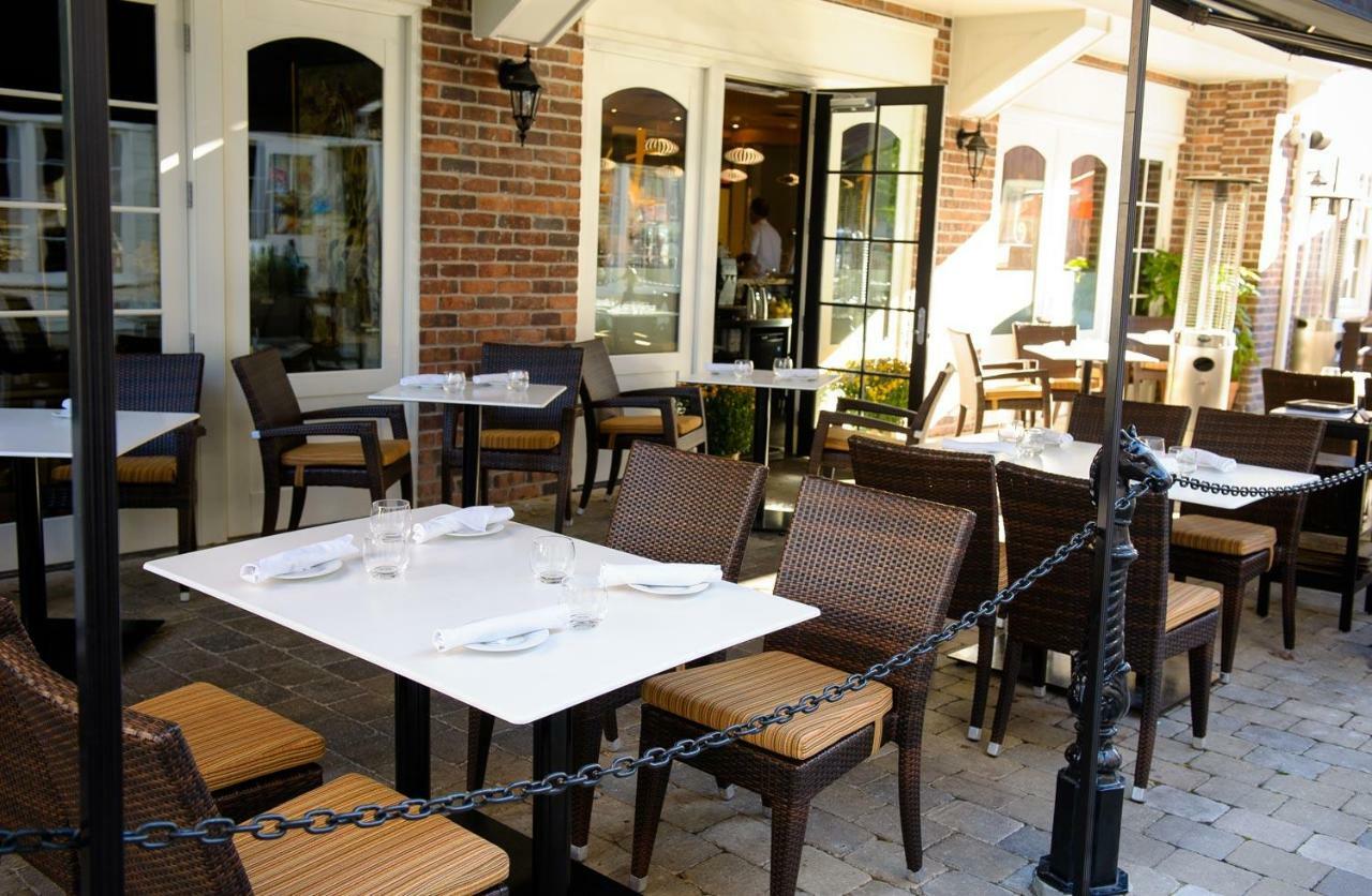 124 On Queen Hotel & Spa Niagara-on-the-Lake المظهر الخارجي الصورة The patio at the restaurant