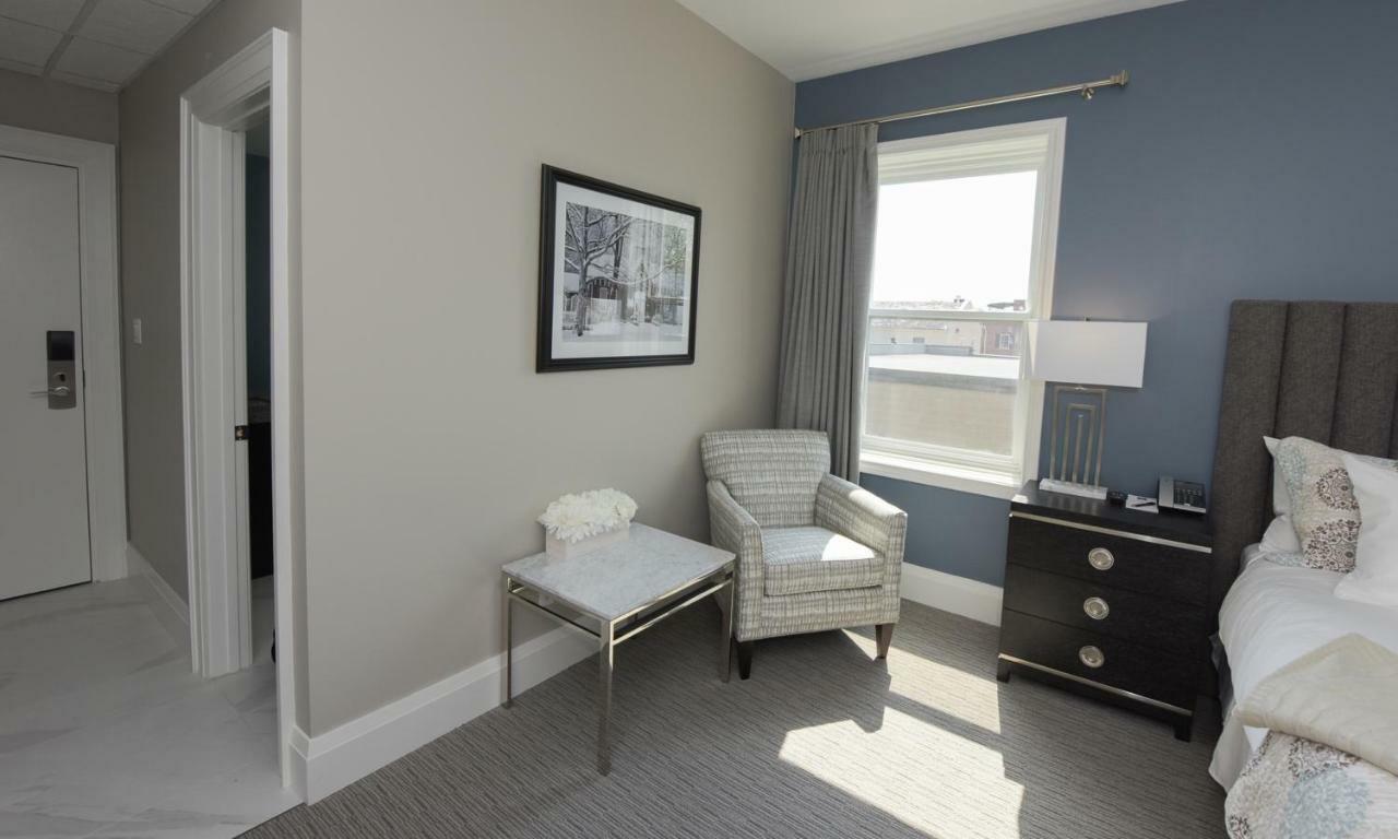 124 On Queen Hotel & Spa Niagara-on-the-Lake المظهر الخارجي الصورة A bedroom at the hotel