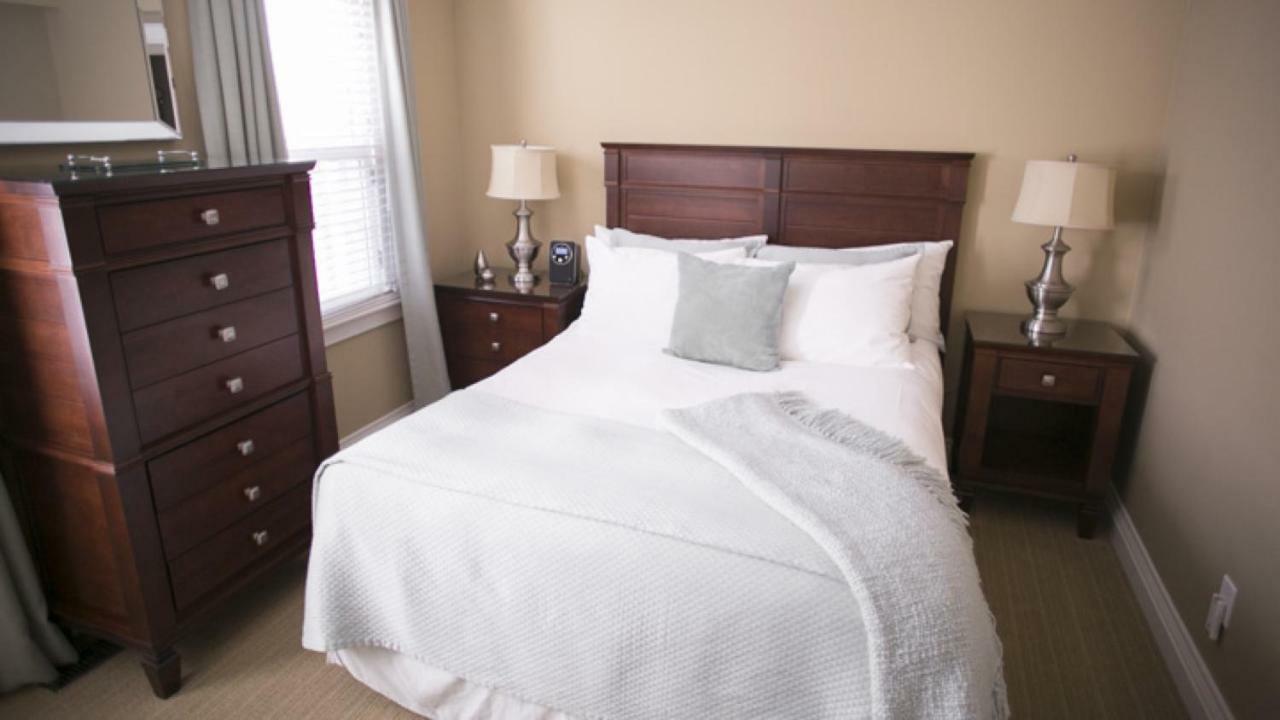 124 On Queen Hotel & Spa Niagara-on-the-Lake المظهر الخارجي الصورة A bedroom