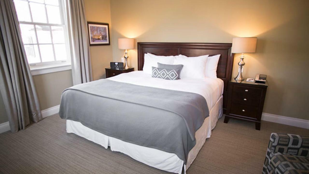 124 On Queen Hotel & Spa Niagara-on-the-Lake المظهر الخارجي الصورة A guest room at the Inn at St. John's