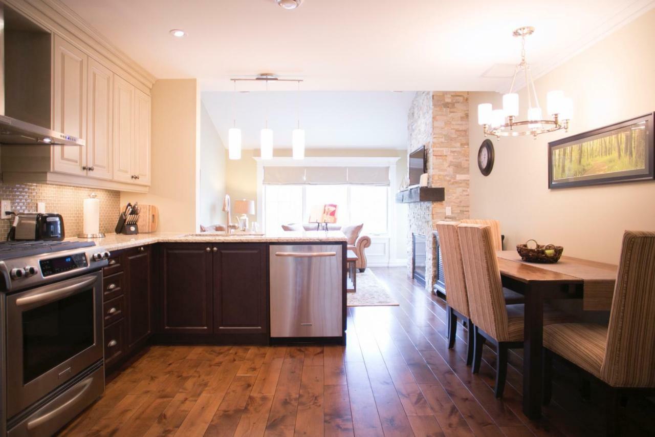 124 On Queen Hotel & Spa Niagara-on-the-Lake المظهر الخارجي الصورة A kitchen in a typical condominium