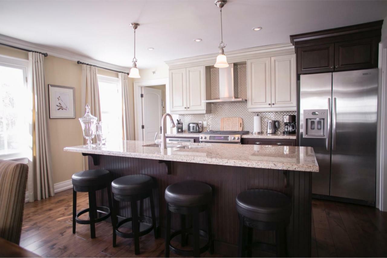 124 On Queen Hotel & Spa Niagara-on-the-Lake المظهر الخارجي الصورة A kitchen with a granite island