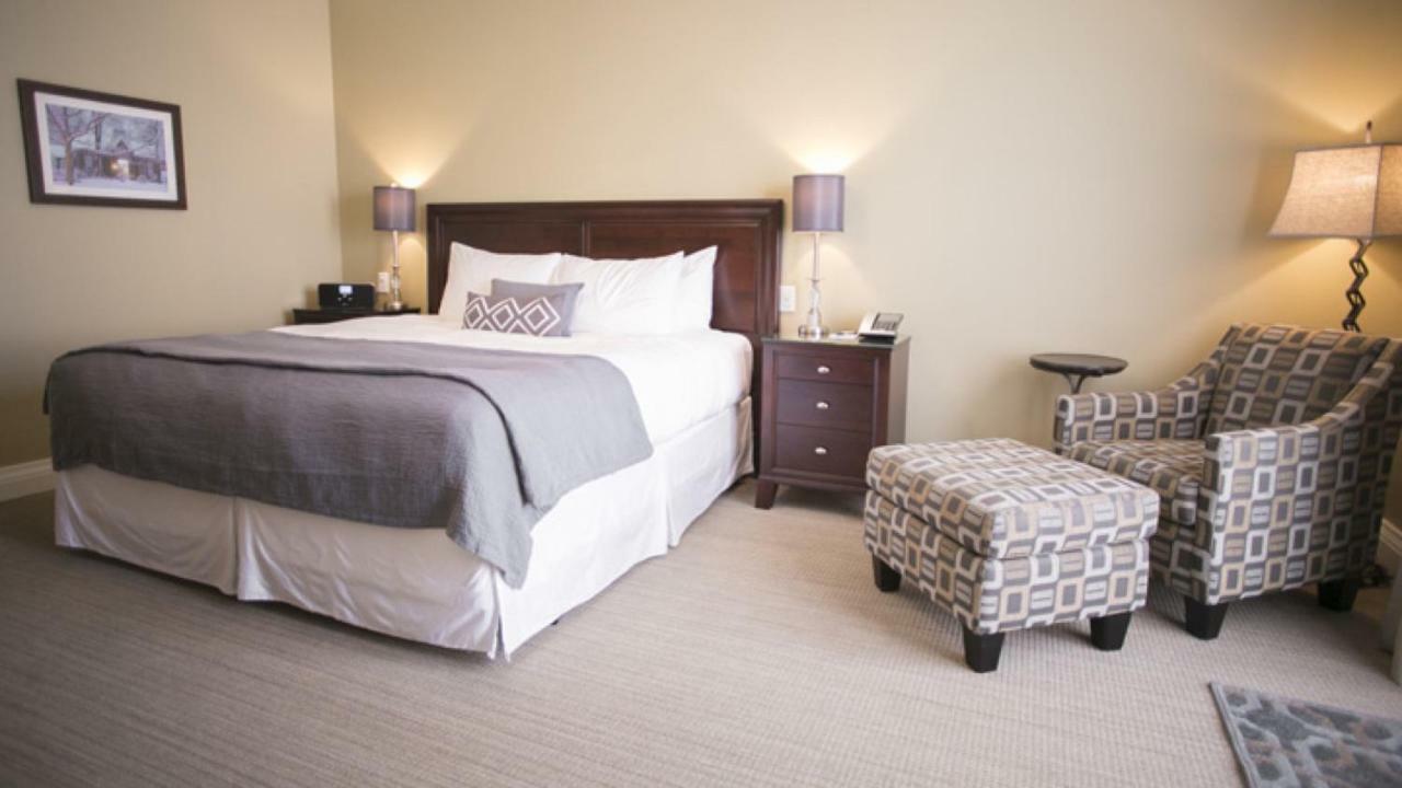 124 On Queen Hotel & Spa Niagara-on-the-Lake المظهر الخارجي الصورة A guest room at the Inn at Laurel Point